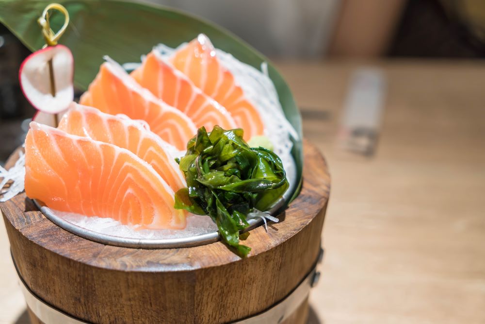 sashimi z łososia
